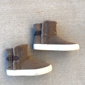 UGG boots, Size 7.5, gray color, EUC